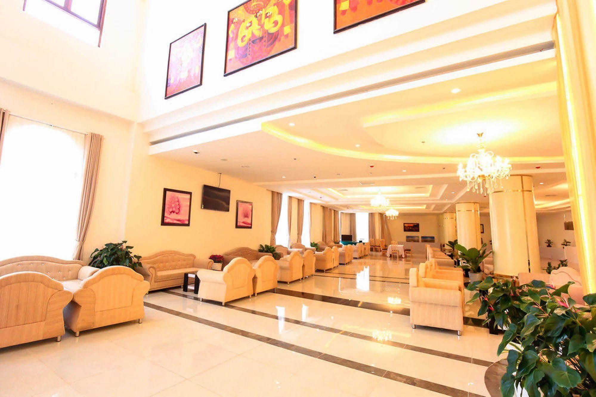 Bavico Plaza Hotel Да Лат Екстериор снимка