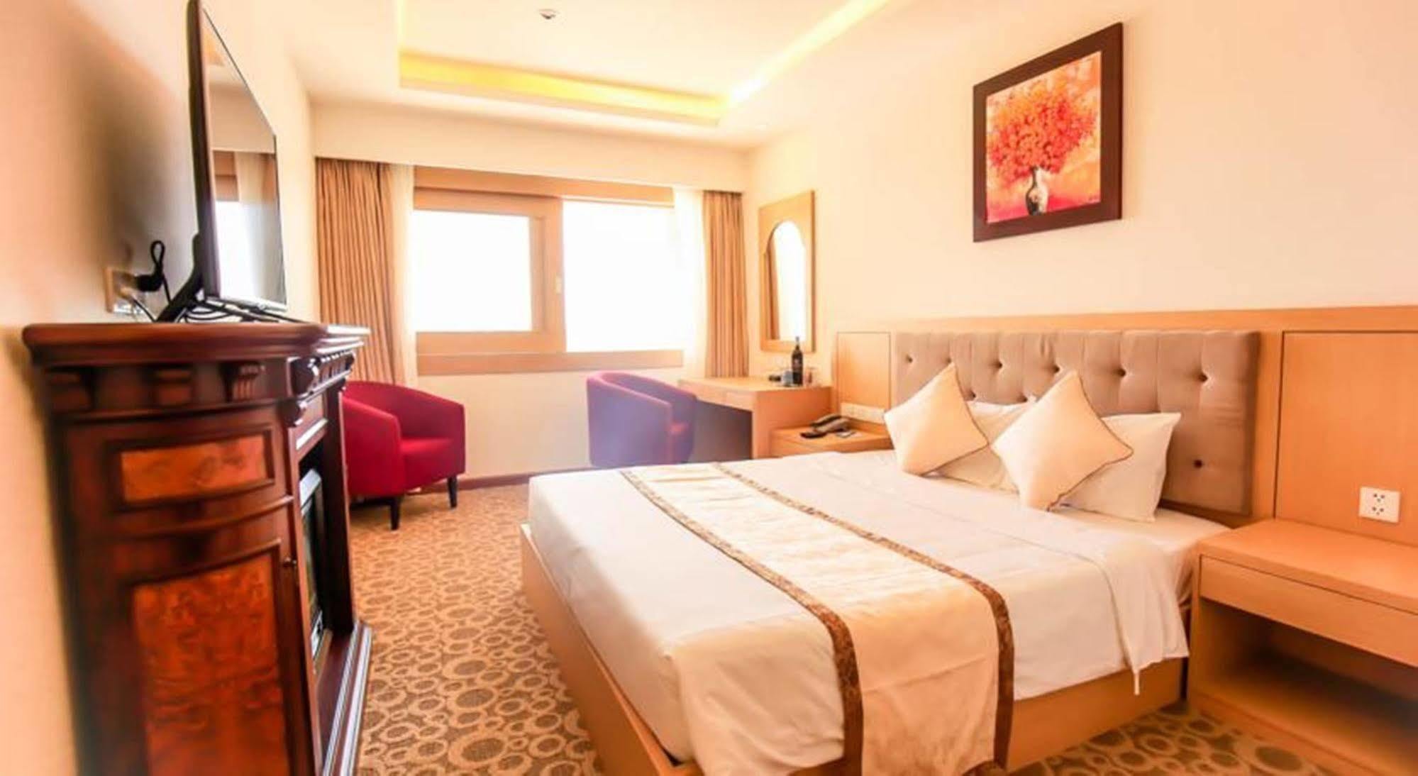 Bavico Plaza Hotel Да Лат Екстериор снимка
