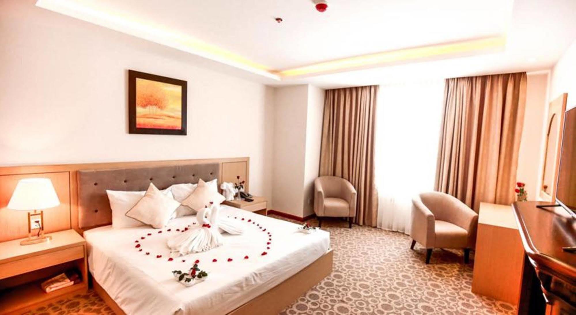 Bavico Plaza Hotel Да Лат Екстериор снимка