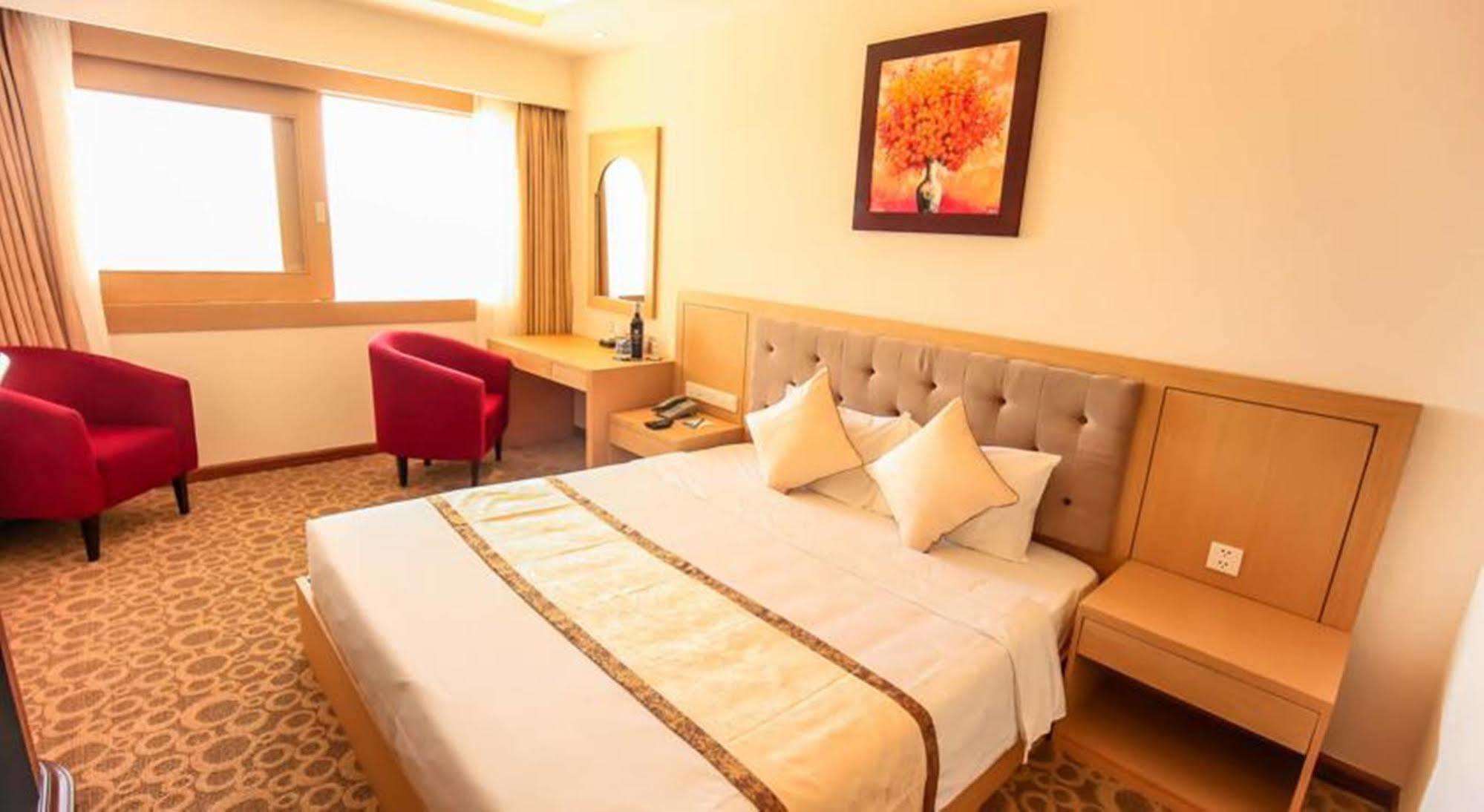 Bavico Plaza Hotel Да Лат Екстериор снимка