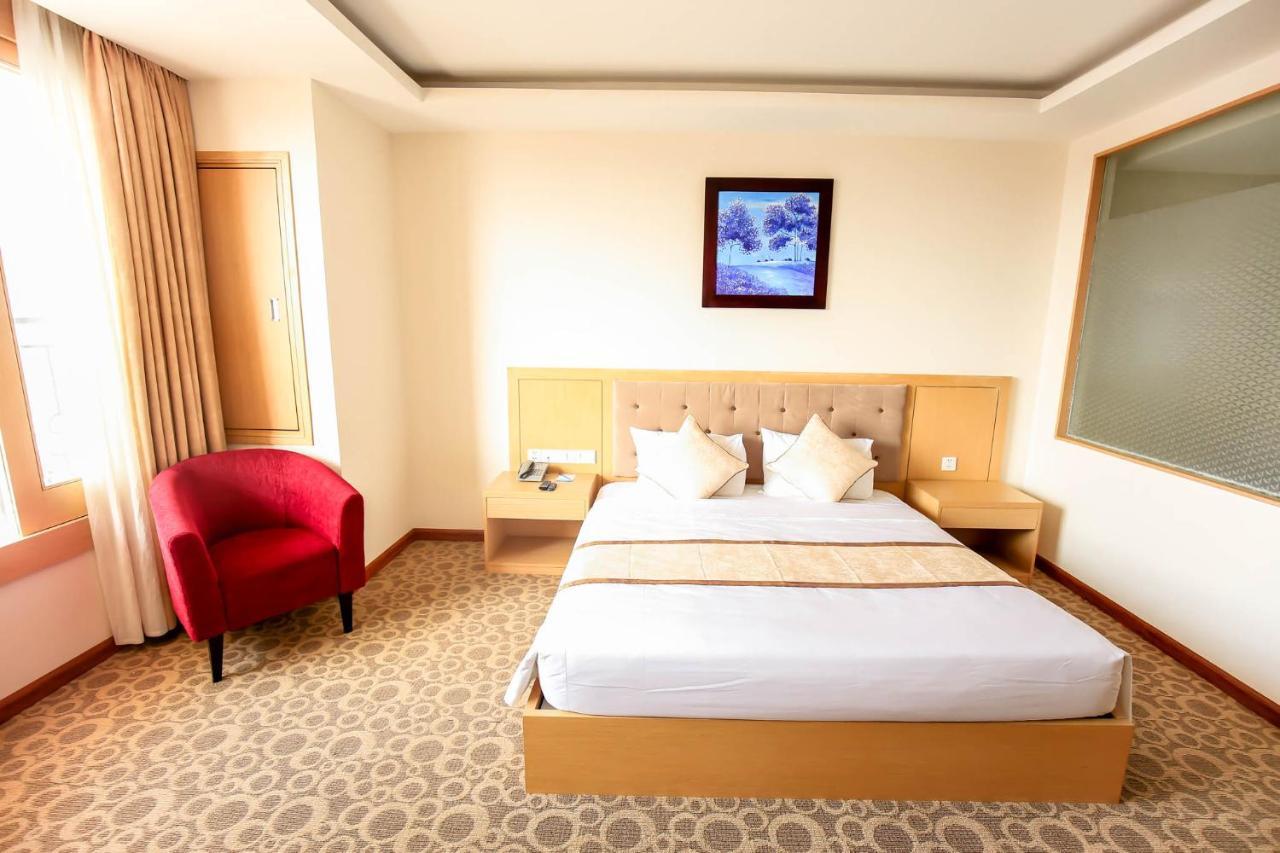 Bavico Plaza Hotel Да Лат Екстериор снимка